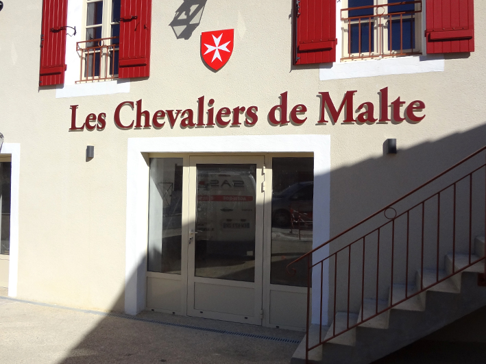 Enseigne en lettres découpées - Les chevaliers de Malte - 